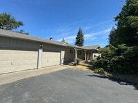 Building Photo - Beautiful 3 Bedroom, 1.5 Bath Home Available Soon!