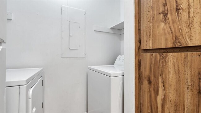 Building Photo - 455 Alt 19