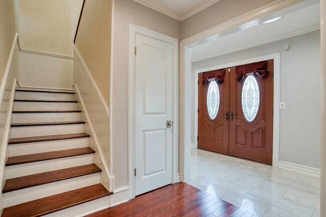 Building Photo - FALL IN LOVE with a Woodland Hills View