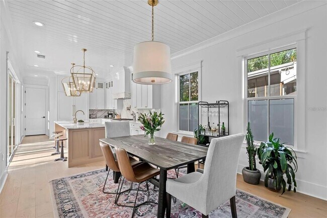 Building Photo - 321 12th Ave NE