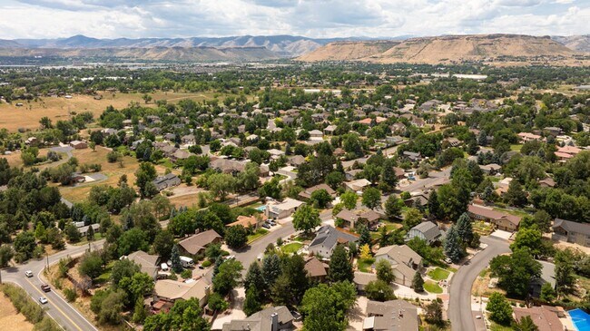 Building Photo - 5 Bedroom 2.5 Bath Retreat in Prime Arvada...