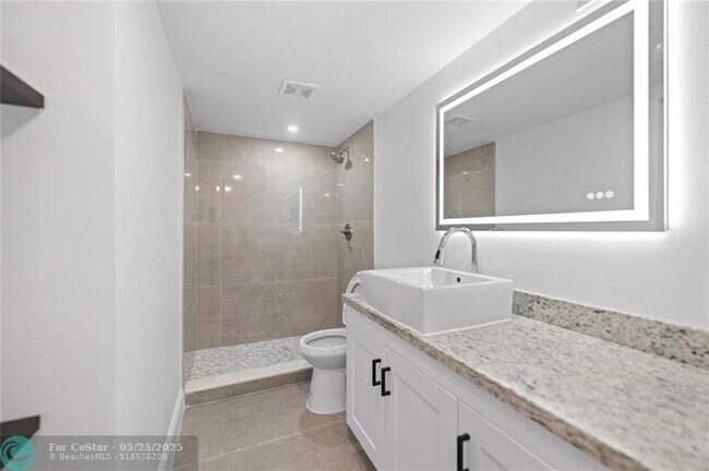 Building Photo - 2202 Lucaya Bend