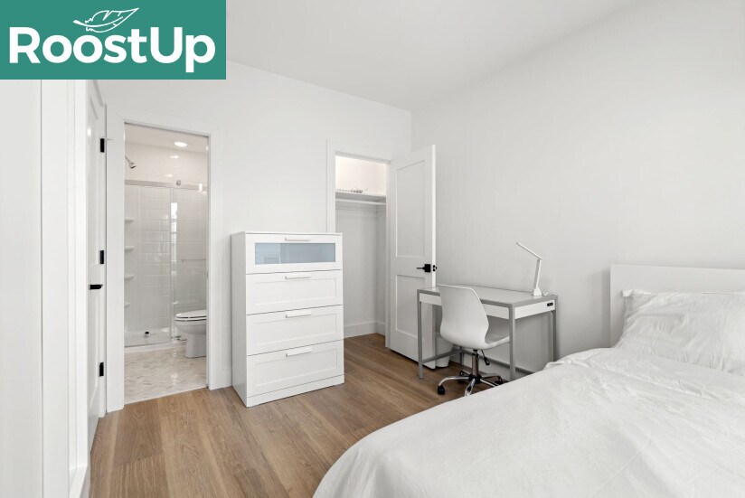 Building Photo - Furnished private bedroom with private ens...