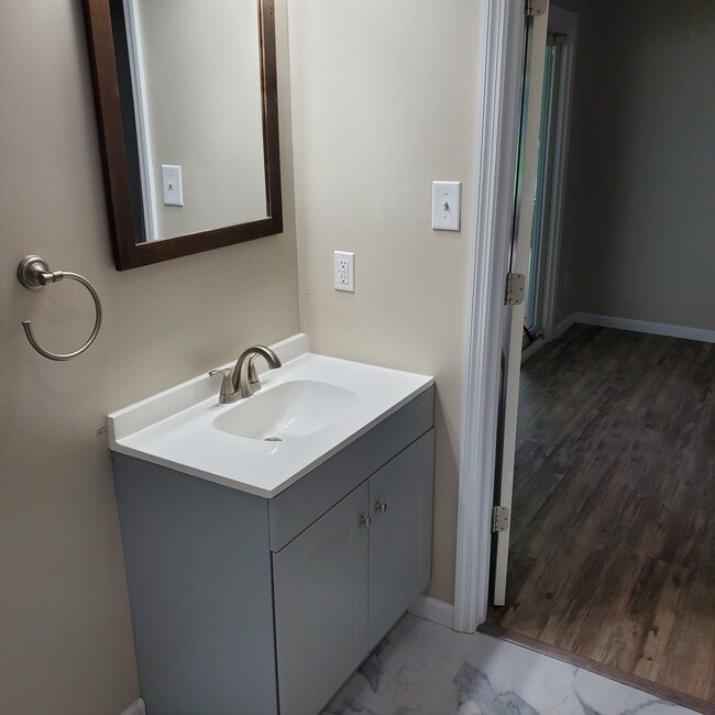 Building Photo - 14 Burl Dr