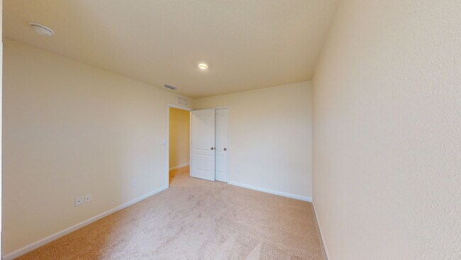 Building Photo - "Charming 3-Bedroom Townhouse Retreat on Oak Mill Road – Spacious 1308 Sq Ft with 2 Full Baths in...