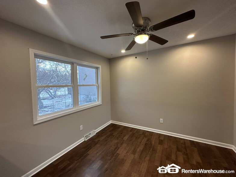 Building Photo - 4926 Madison Ave