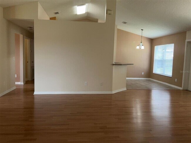 Building Photo - 1392 Willow Wind Dr