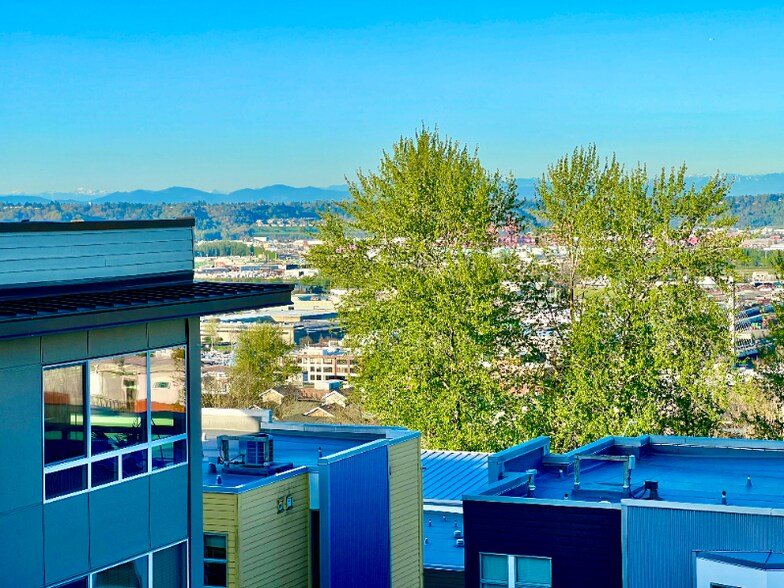 Building Photo - 2330 Yakima Ct