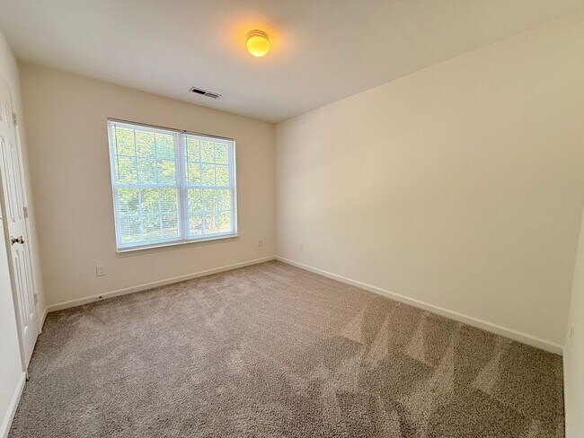 Building Photo - 57 Red Ln