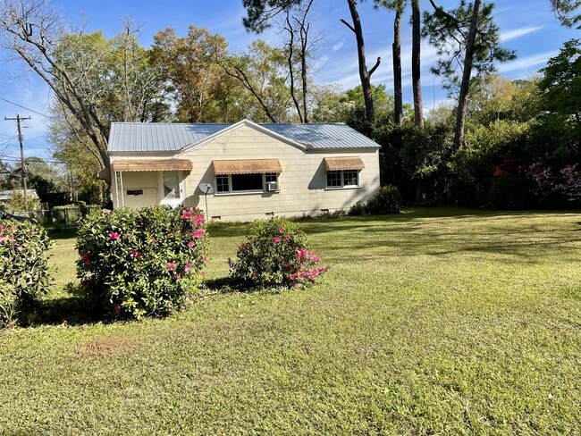 Primary Photo - 1715 Gillespie Ave