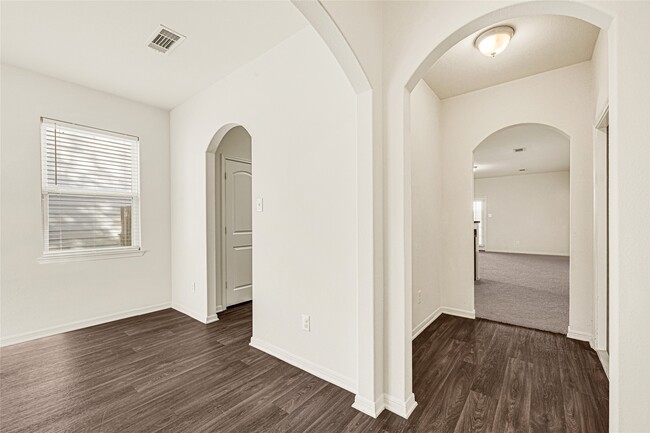 Building Photo - 10506 Pine Landing Dr