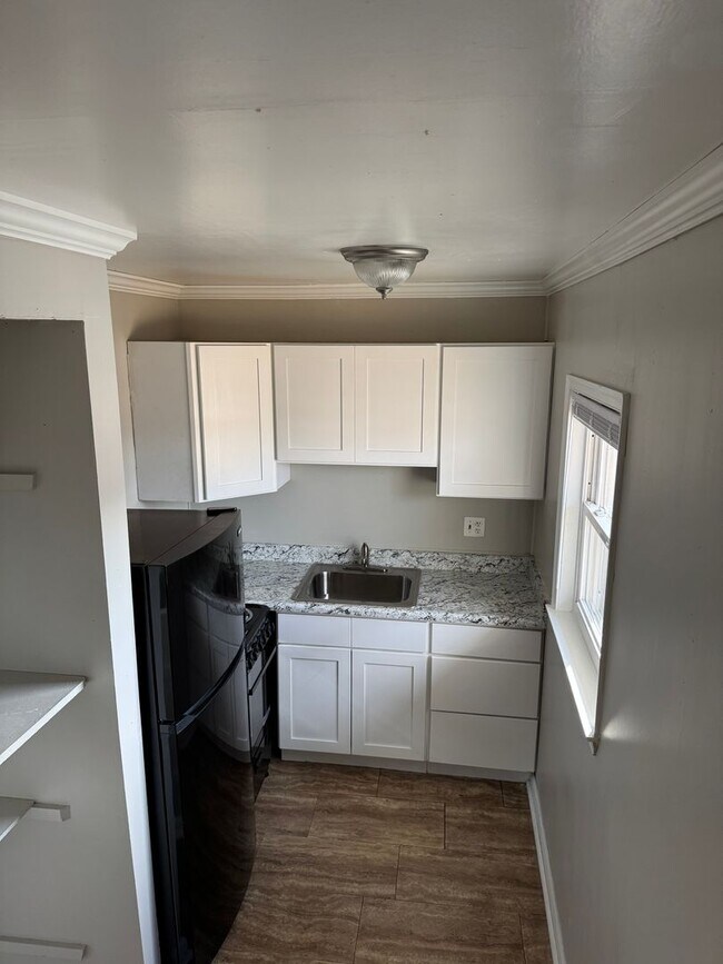 Interior Photo - 6533 S Beulah Rd