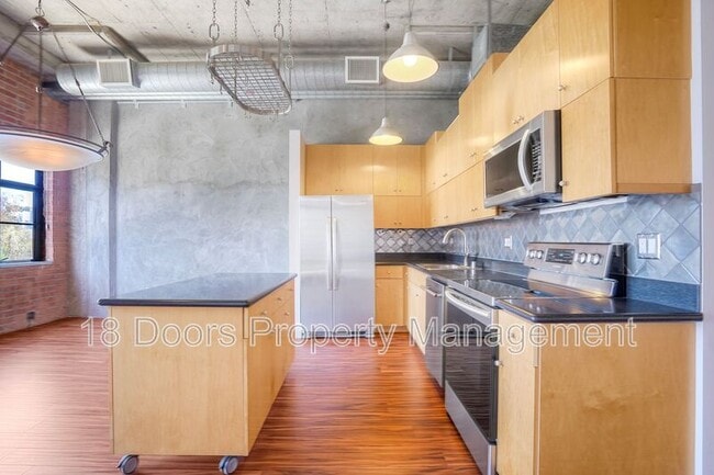 Building Photo - 3940 7th Ave