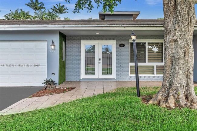 Building Photo - 609 N 46th Ave