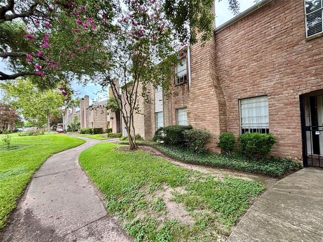 Building Photo - 8712 Wilcrest Dr