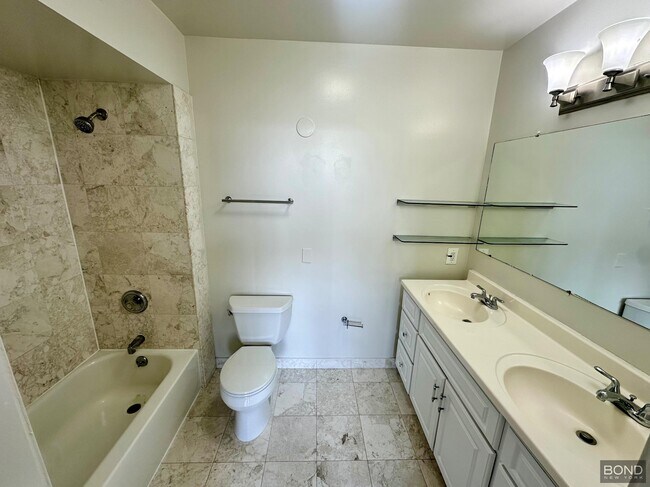 Building Photo - 323 W 96th St