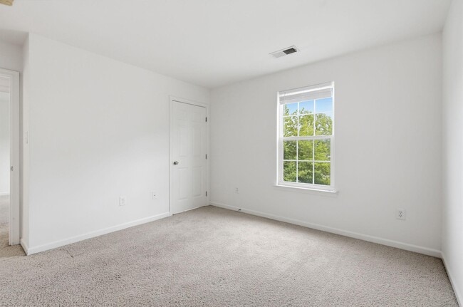 Building Photo - 20 Houser Dr