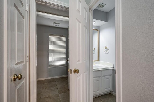 Building Photo - 4515 Tall Ridge Ct