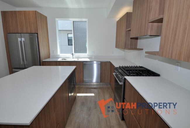 Building Photo - 1559 E Talo Ct
