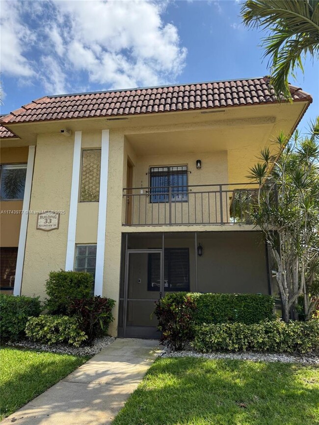 Primary Photo - 303 Lakeview Dr