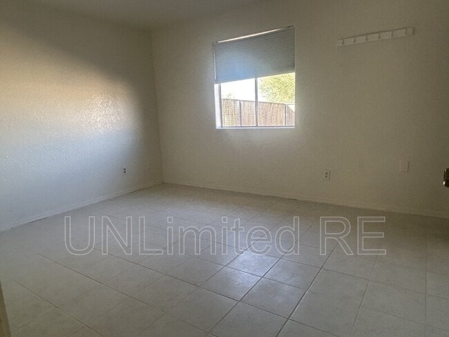 Building Photo - 3635 Clearwater Dr