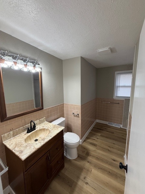 Building Photo - 2213 Roland Dr