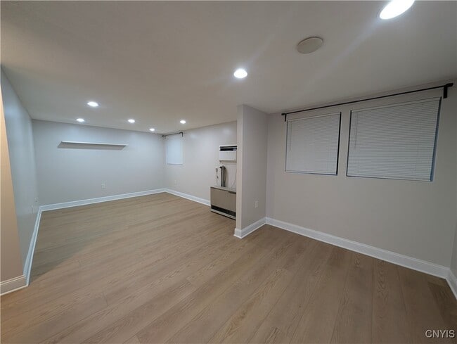 Building Photo - 273 Watertree Dr