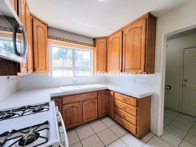 Building Photo - 8142 California St