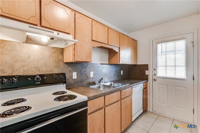 Building Photo - 4005 Doraine Ct
