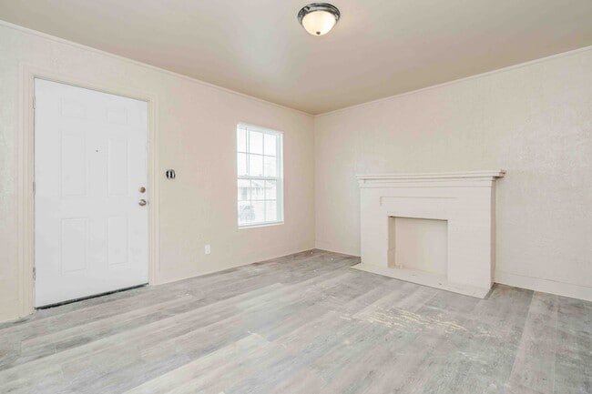 Building Photo - 1111 SW 13th Ave