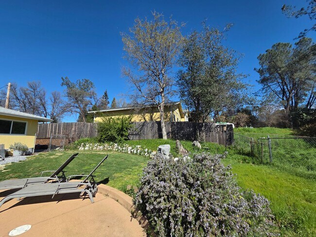 Building Photo - 19090 Hollow Ln