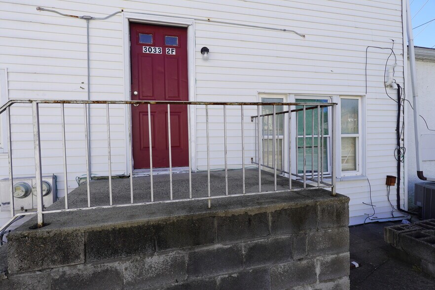 Building Photo - 3033 Hamilton Ave