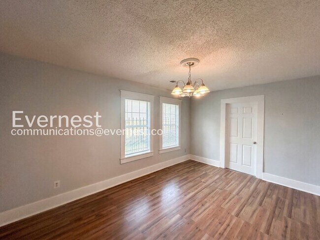 Building Photo - 667 Sevier St