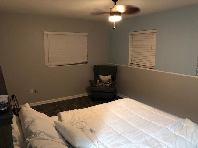 Building Photo - 5516 Sedgefield St