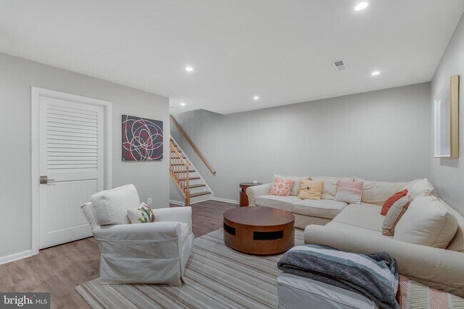 Building Photo - 1507 N Colonial Terrace