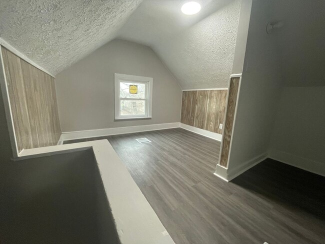 Building Photo - Akron 3 Bedroom Single Family Home + Garage