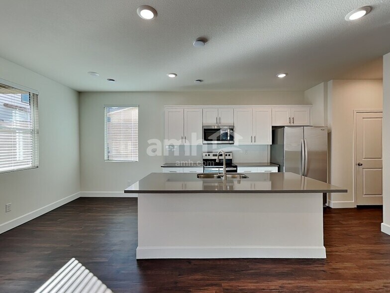 Building Photo - 8845 Carmine Cob Ave