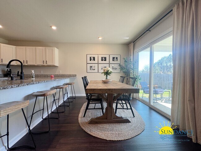 Building Photo - Stunning 4 Bedroom home in the sought-after Price Farms Plantation Community!