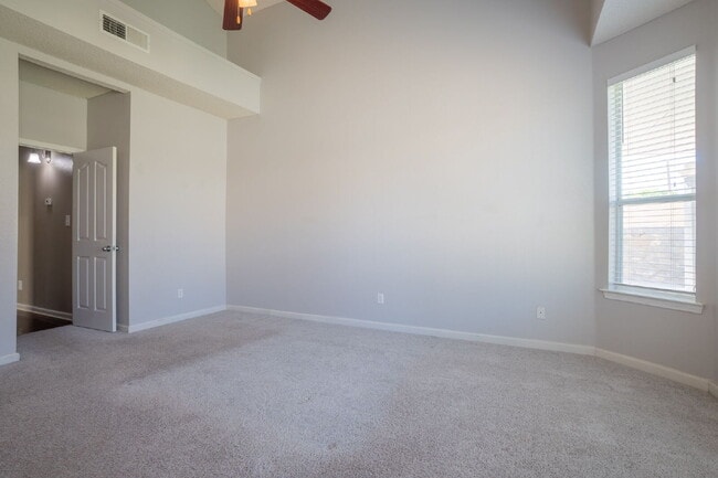 Building Photo - "Charming 4-Bed Oasis with 3 Full Baths on Twin Leaf Drive in El Paso, TX!"