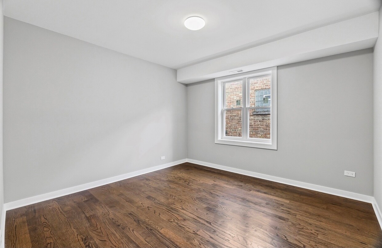 Building Photo - 2553 W Summerdale Ave