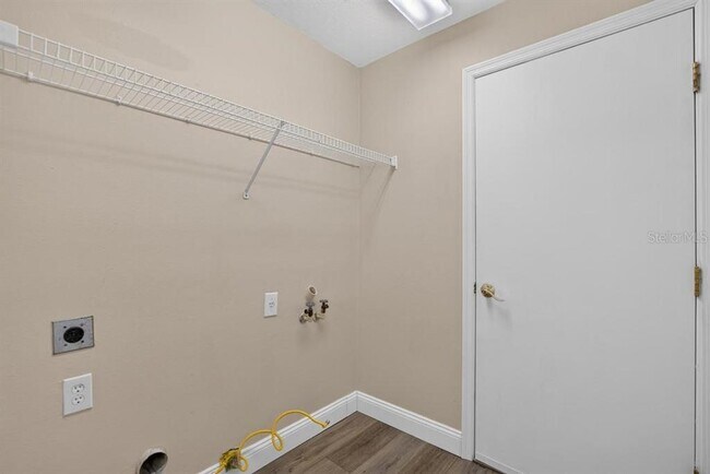 Building Photo - 5605 Hawklake Rd