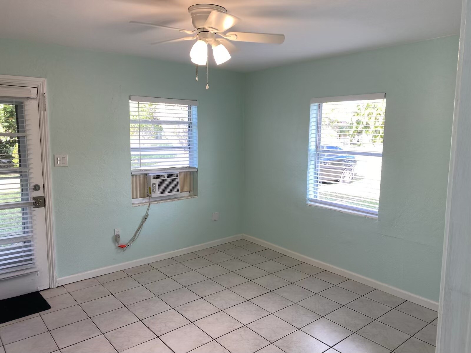 Building Photo - 14018 E Parsley Dr