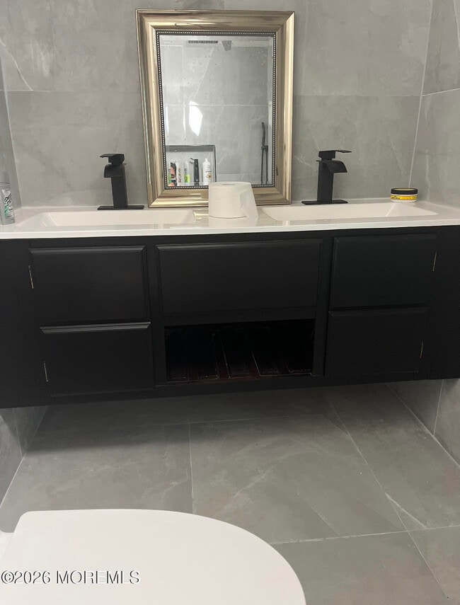 Building Photo - 570 Eltone Rd