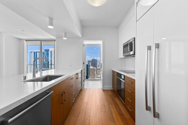 Building Photo - Stunning 3BD/3BA/2PRKG Residence at Azure Ala Moana