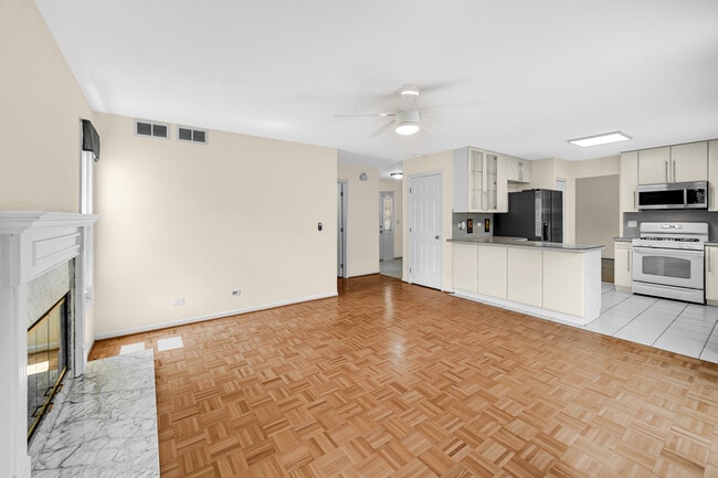 Building Photo - 483 Highland Grove Dr
