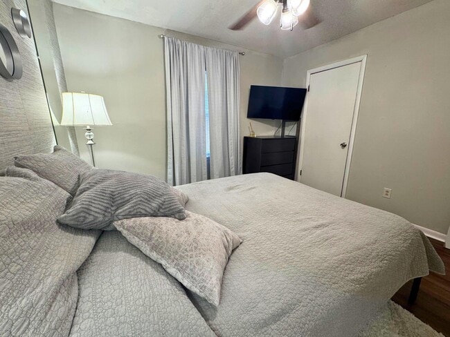 Building Photo - 1205 Carter Rd