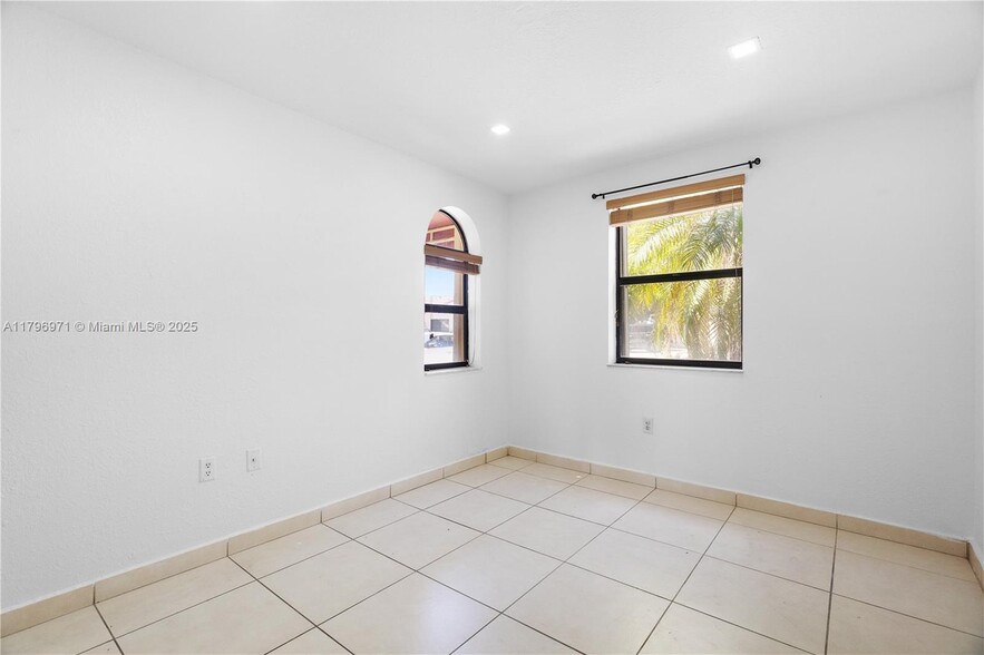 Building Photo - 2090 SW 122nd Ave