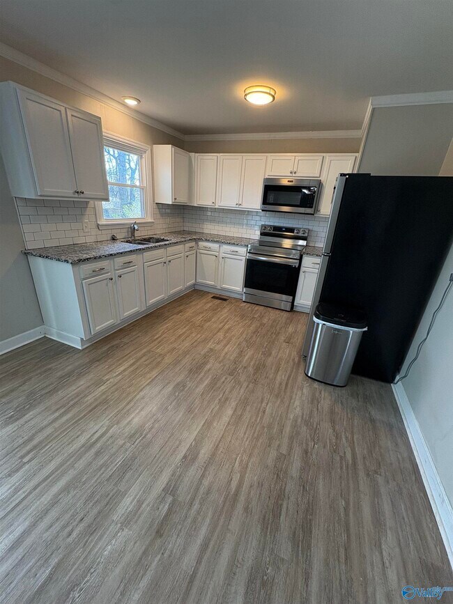 Building Photo - 3118 Adonna Dr NW