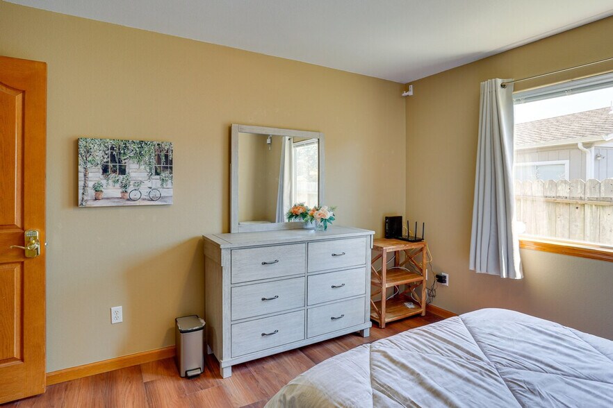 Building Photo - 5370 Bay Pointe Ct
