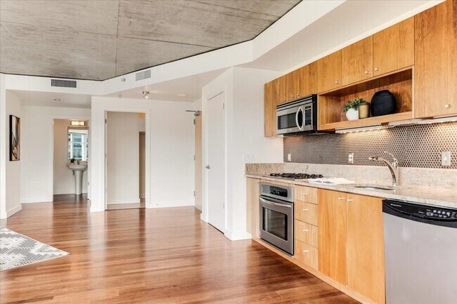 Building Photo - 1926 W Burnside St